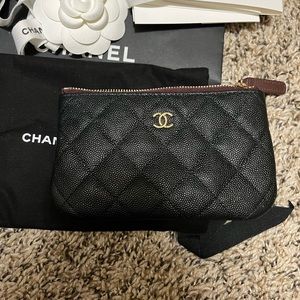 Excellent condition mini O zip card holder . Size small